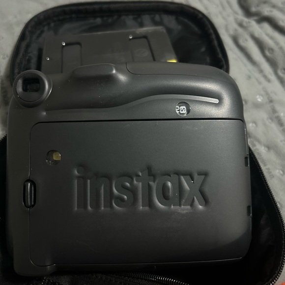 Instax mini 11 camera + fujifilm refill - Picture 2 of 5